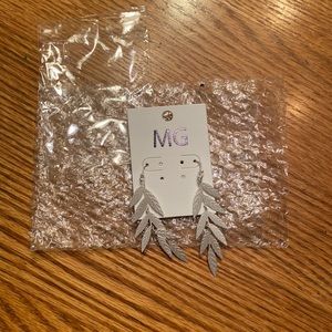 My Girl in LA Lennon Earrings in Silver BNWOT